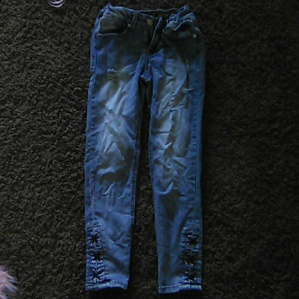 Light, ripped jeans size 7 in girls